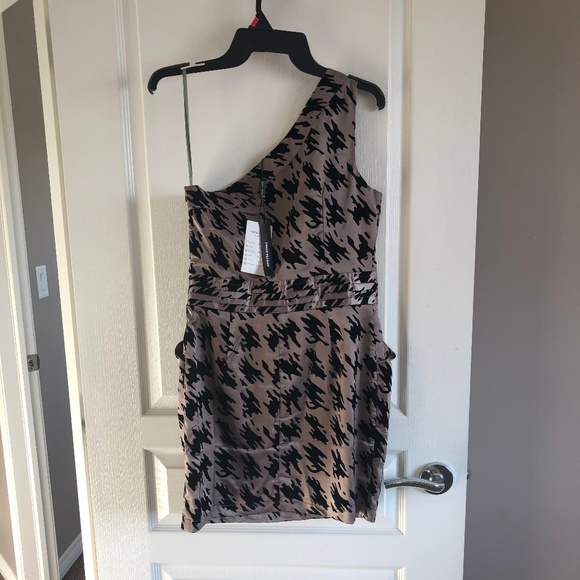 🐈 NWT One Shoulder Dress Medium Brown/Black - Picture 2 of 2